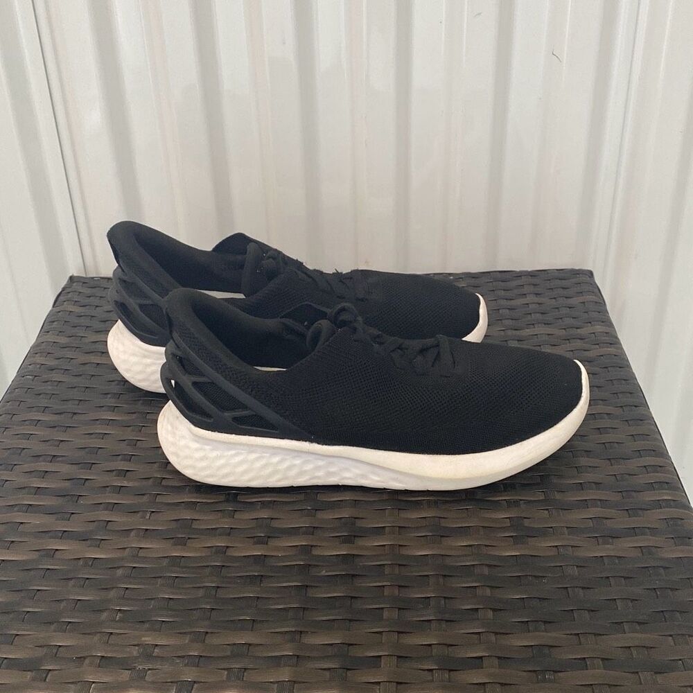 Kizik sneakers, men’s size 10 wide